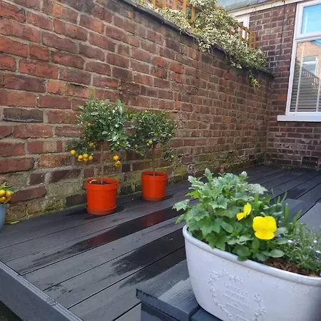 Вилла Gorgeous Edwardian Terrace In Old Trafford Манчестер Экстерьер фото